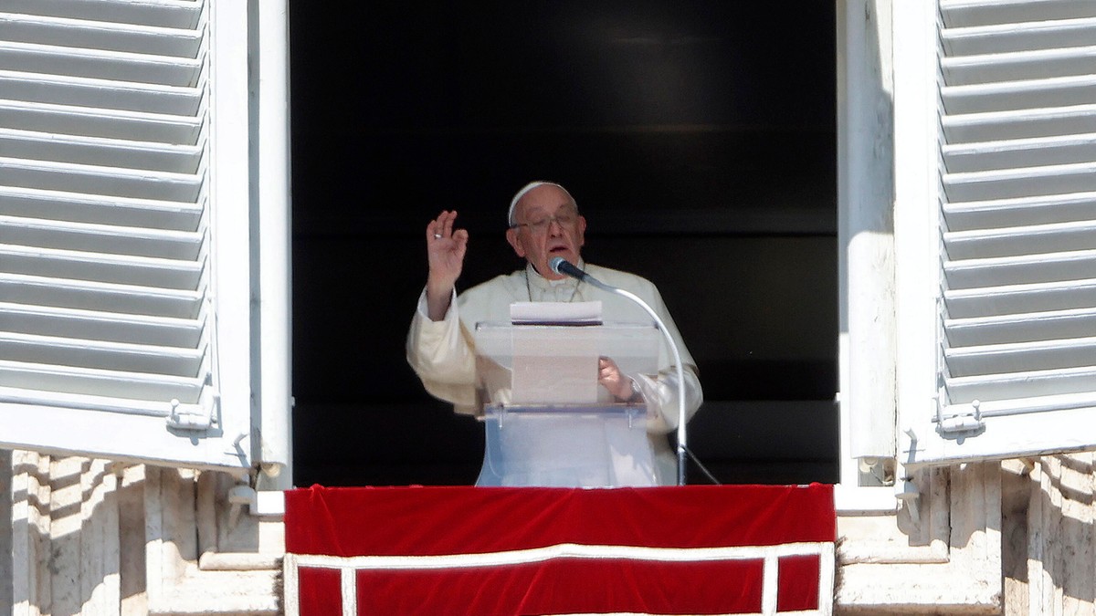 Atak na Izrael. Papież Franciszek: Z niepokojem i smutkiem śledzę to, co się dzieje