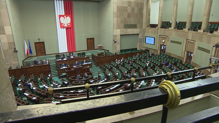 Nowy system obsługi głosowań w Sejmie ma ruszyć jesienią. Pilot i transmisja głosu z ławy poselskiej