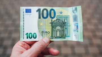 Francuzi dostaną po 100 euro. Ma to zrekompensować ceny paliw