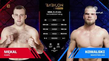 Dw&oacute;ch mężczyzn, zawodnik&oacute;w MMA, stoi obok siebie. Po lewej Kamil Mękal, po prawej Maksymilian Kowalski. Pomiędzy nimi wyświetlane są statystyki walki.