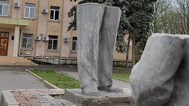 Ukraina. Radny: Rosjanie ponownie ustawili pomnik Lenina. Oni żyją przeszłością, a my przyszłością