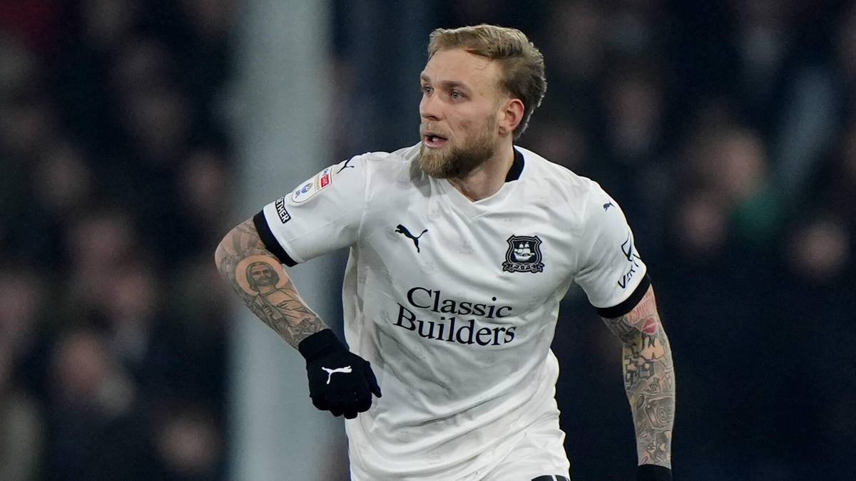 Włodarzyk and Puchacz play Tuesday in Champions League qualifying — must overturn deficits