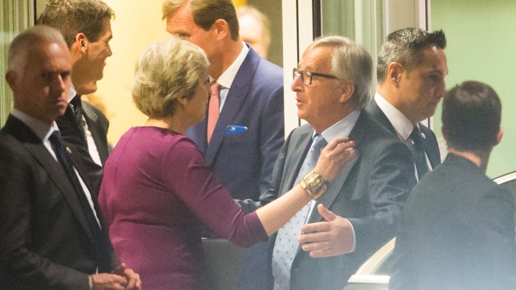Brexit: May i Juncker wzywają do przyspieszenia rozmów