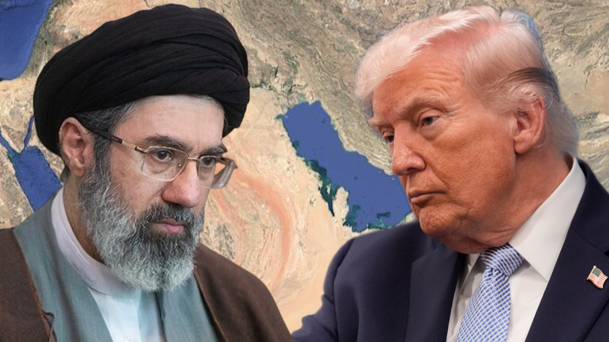 Dwa portrety mężczyzn na tle mapy Bliskiego Wschodu. Po lewej stronie mężczyzna w czarnym turbanie i okularach, po prawej Donald Trump.