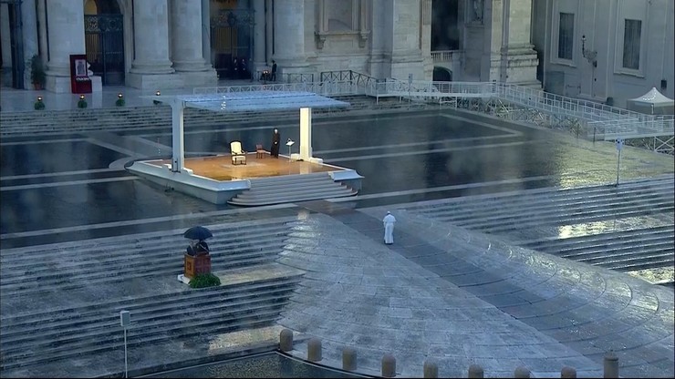 Wyjątkowa modlitwa papieża. Pusty plac Świętego Piotra
