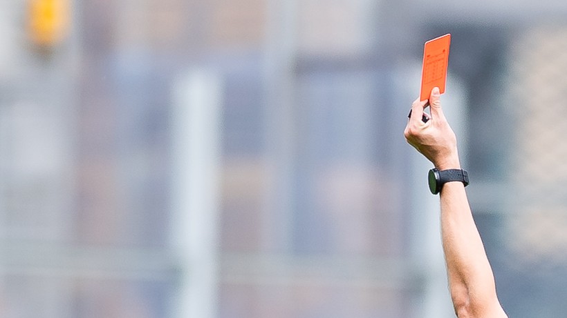 Czerwona kartka świąteczna przeciwko agresji