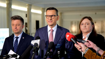 Posłowie obowiązkowo w kamasze. Morawiecki chce, by był to obowiązek