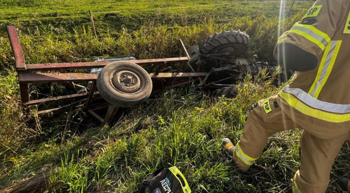 Ciągnik przygniótł 12-latka, który nim jechał. Chłopiec w ciężkim stanie trafił do szpitala