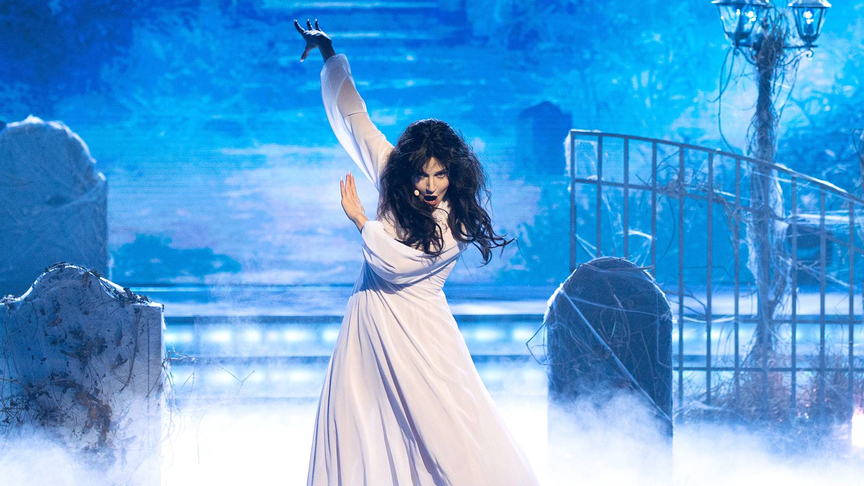 Upi&oacute;r w bieli. Zjawiskowa Ula Milewska w roli Kate Bush