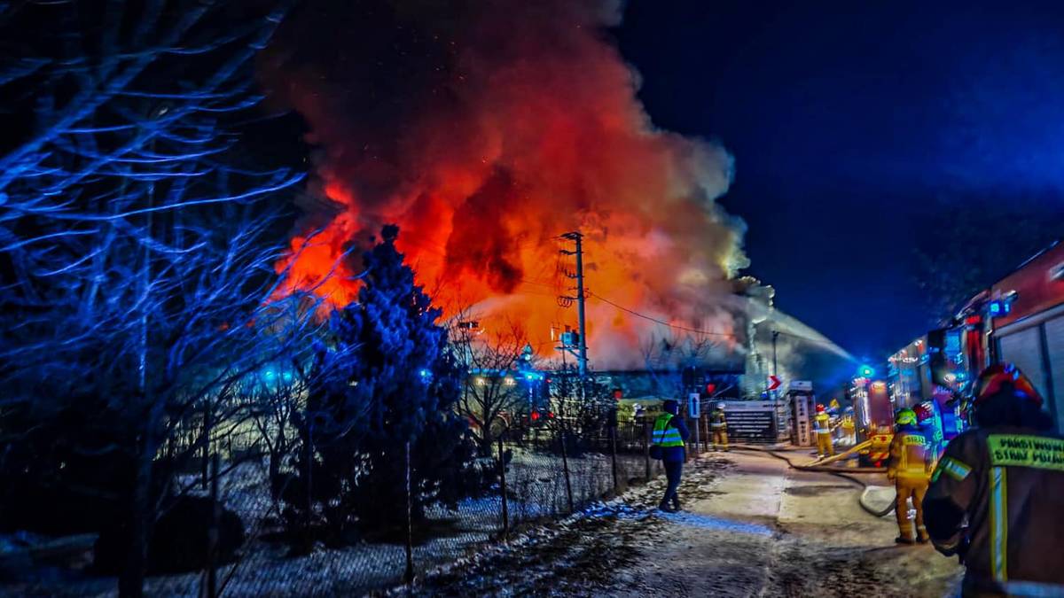 "Straciliśmy wszystko". Ogień w popularnym klubie pod Warszawą