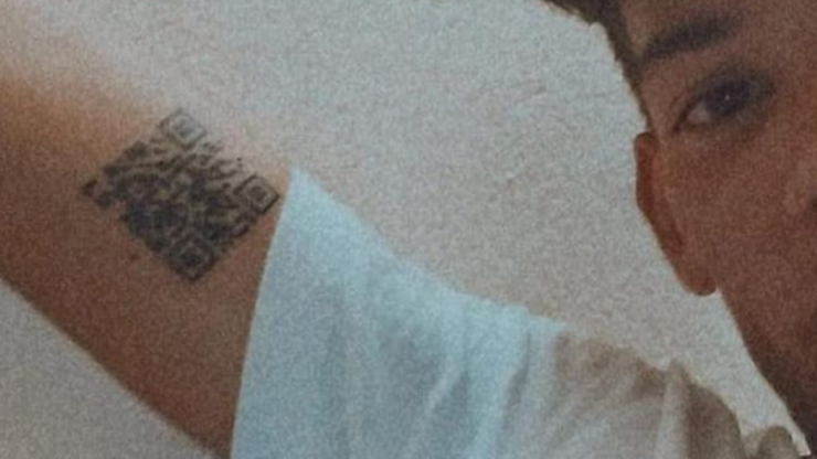 Włochy. 22-latek ma tatuaż z kodem QR na ręce. Świadczy o tym, że się zaszczepił