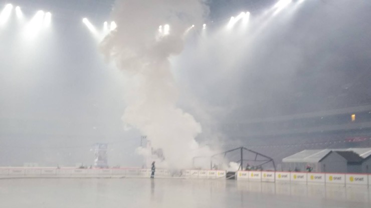 Pożar na PGE Stadionie Narodowym. Spłonął namiot rozstawiony na płycie