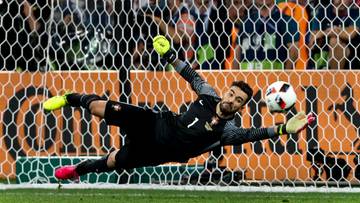 Legendarny bramkarz zakończył karierę. Zaszedł za skórę Polakom