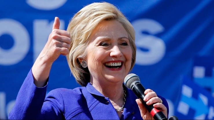 Mówiła o nierównościach w żakiecie Armaniego za 12,5 tys. dol. Hillary Clinton w ogniu krytyki