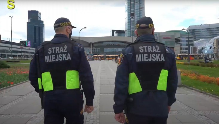 Strażnicy miejscy w Warszawie grożą strajkiem. Dają Rafałowi Trzaskowskiemu miesiąc