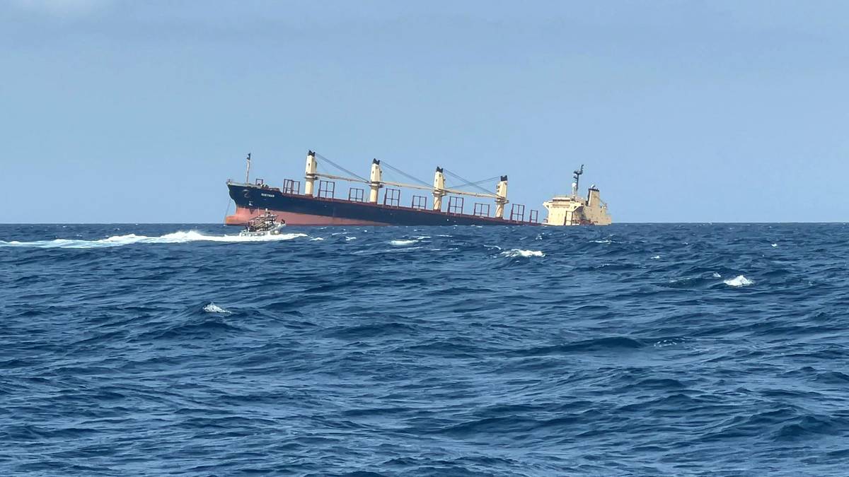 Pierwszy statek zatopiony po ataku Huti. Grozi "katastrofą ekologiczną"