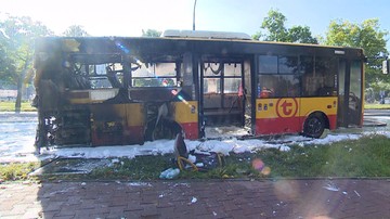 Pożar autobusu w Warszawie. Tył pojazdu stanął w płomieniach