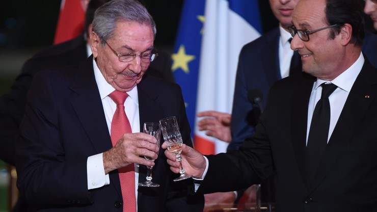Prezydent Hollande przyjął Raula Castro. Apeluje do USA o zakończenie embarga