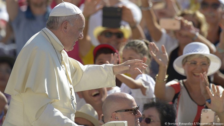 Papież chce odwiedzić miejscowości zdewastowane przez trzęsienie ziemi