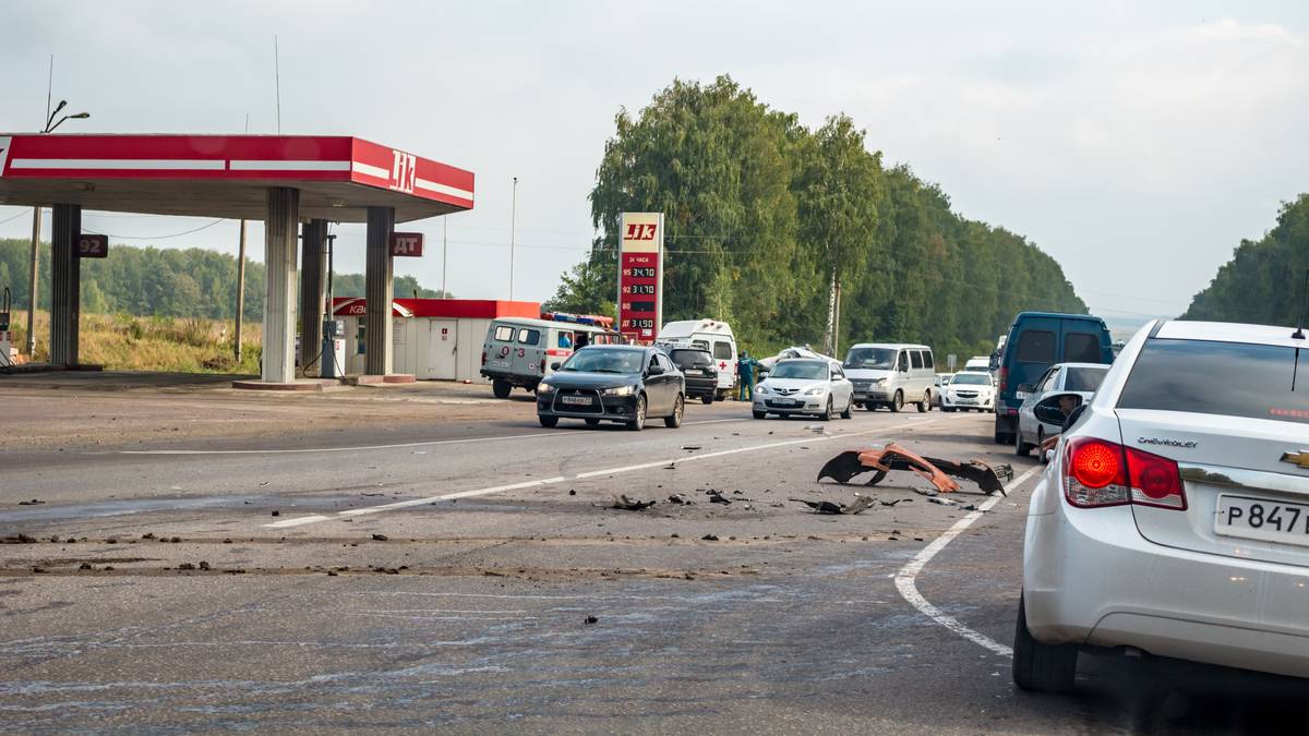 Polowali na kierowców na rondach i skrzyżowaniach. Wyłudzili z polis OC ponad milion zł