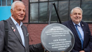 
W Gdańsku odsłonięto tablicę upamiętniającą miejsce pracy Wałęsy

