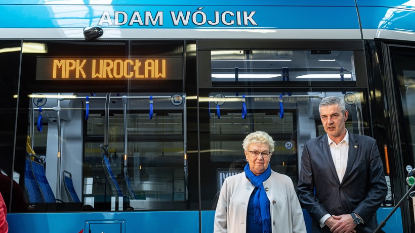 na zdjęciu: mama Adama Wójcika - Helena i były koszykarz Maciej Zieliński