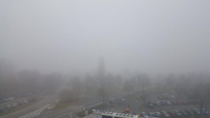Mgła opóźnia samoloty na Lotnisku Chopina w Warszawie