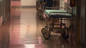 Szpital tonie w długach, lekarze zarabiają miliony.