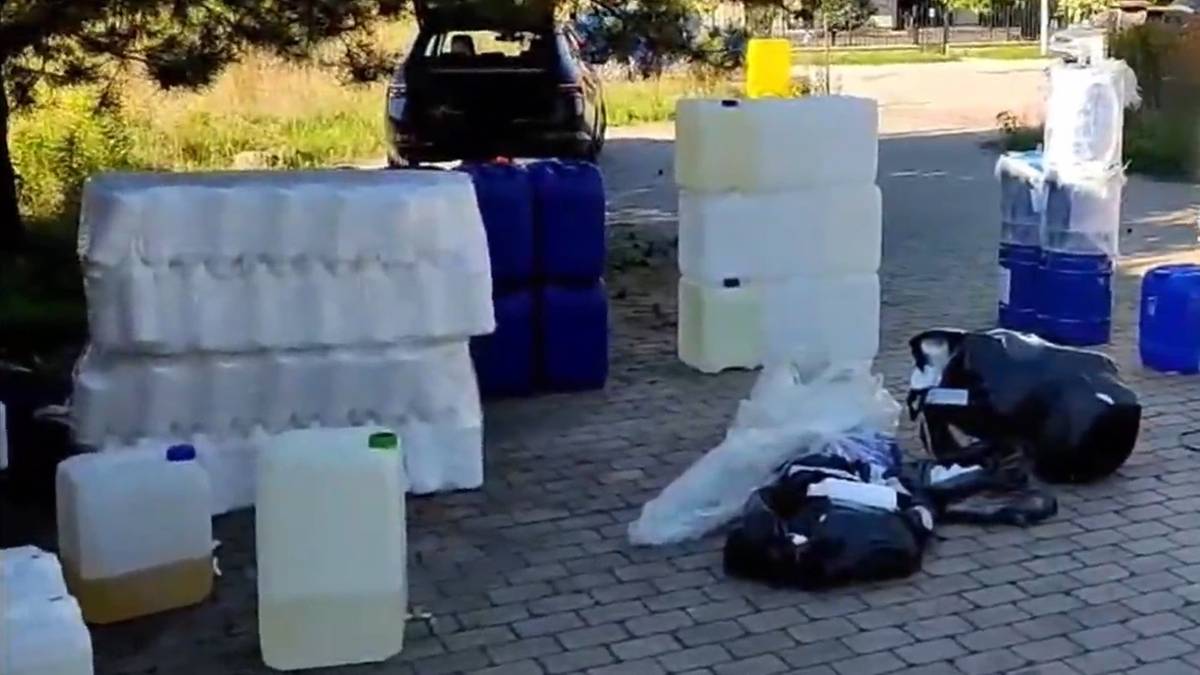 Tona niebezpiecznych chemikaliów na podwórku. Akcja policji i areszt