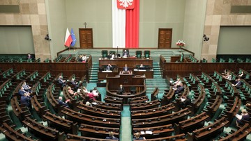 Sondaż. Zacięta walka o drugie miejsce