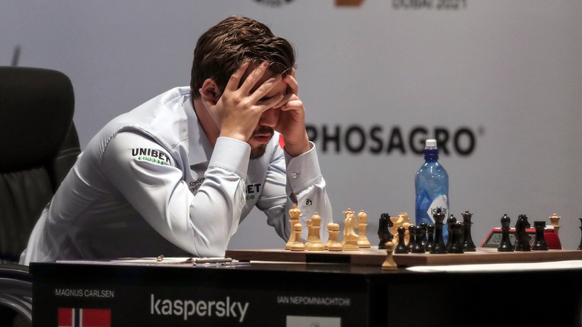 MŚ w szachach: Remis w czwartej partii Magnusa Carlsena z Janem Niepomniaszczim