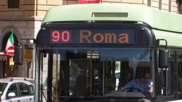 Pożary autobusów w Rzymie wywołują zaniepokojenie i protesty