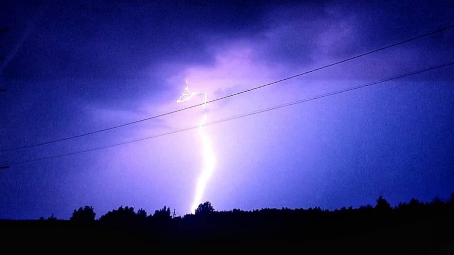 Nocna burza w okolicach Częstochowy w woj. śląskim. Fot. Szymon Ból.