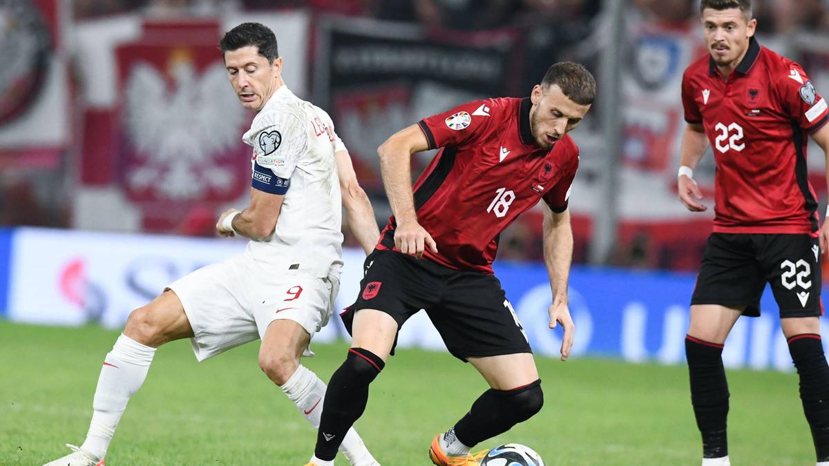 Piłkarze reprezentacji Polski w akcji przeciwko Albanii.