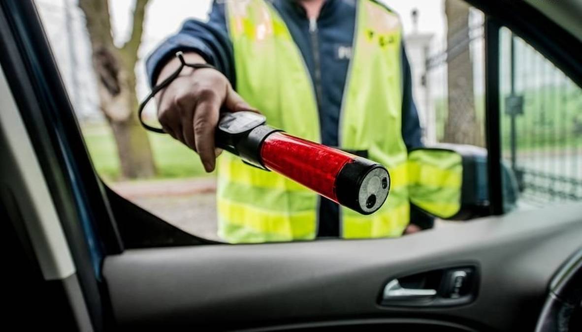 Policjant wezwał lawetę. Po chwili alarmował kolegów po fachu