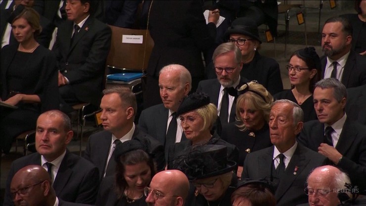 Pogrzeb Elżbiety II. Andrzej Duda siedział przed Joe Bidenem. Dlaczego?
