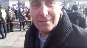 Grzegorz Schetyna na marszu KOD-u miał uderzyć  dziennikarza. Jest śledztwo