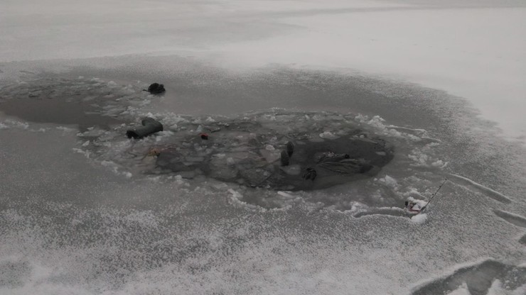 Pod wędkarzami załamał się lód. Tragedia na jeziorze Kisajno