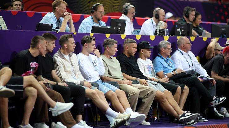 Piłkarze reprezentacji Polski na meczu koszykarzy