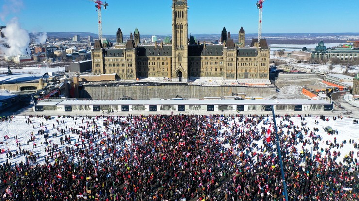 Kanada. Zablokowane centrum Ottawy. Protest przeciwko restrykcjom epidemicznym