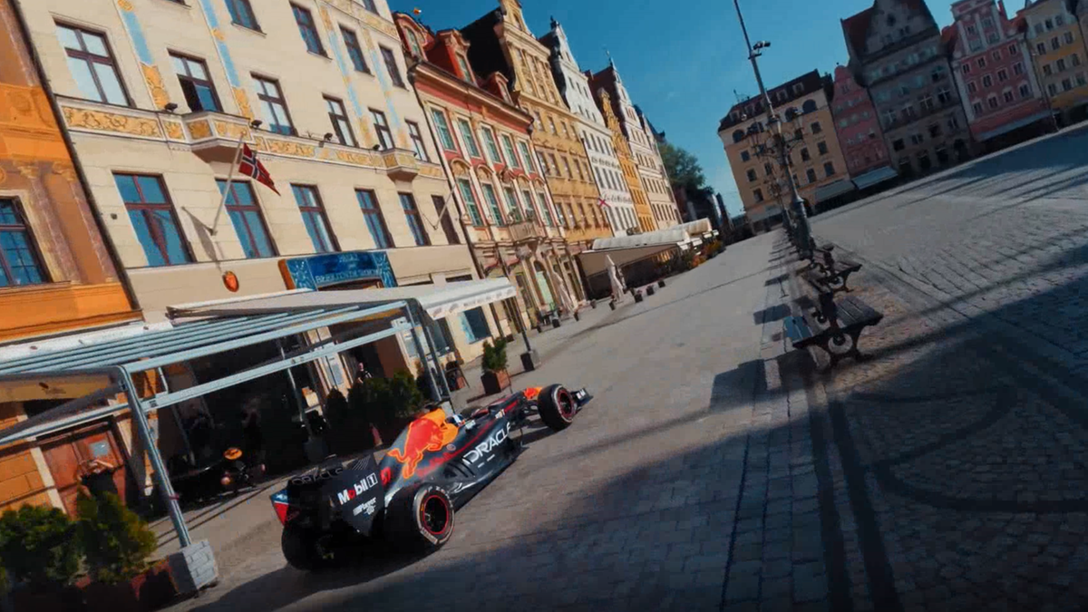 Bolid Formuły 1 przemknął ulicami Wrocławia! Zobacz wyjątkowe wideo