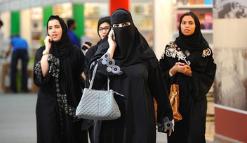Kobiety po raz pierwszy wpuszczone na stadion narodowy. Arabia Saudyjska świętuje rocznicę założenia państwa