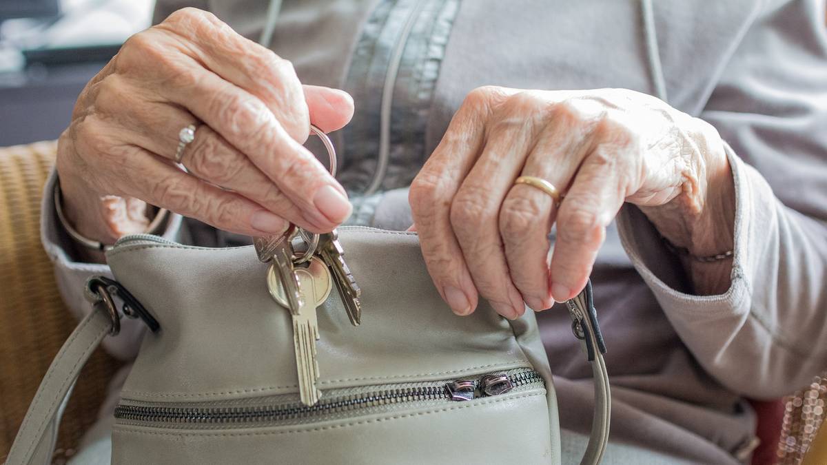 Kilkaset złotych od skarbówki czeka na seniorów. Nie wszyscy je jednak dostaną