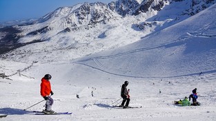 14.01.2023 05:58 Ten widok zapiera dech. Otwarto najbardziej malowniczy stok narciarski w Polsce