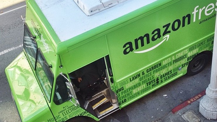 Między magazynami Amazona będą jeździły ciężarówki z autopilotami