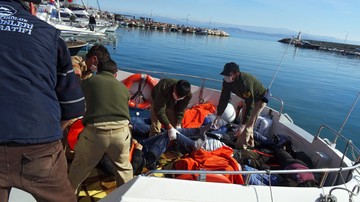 Grecki minister obrony: zawracać do Turcji łodzie z migrantami
