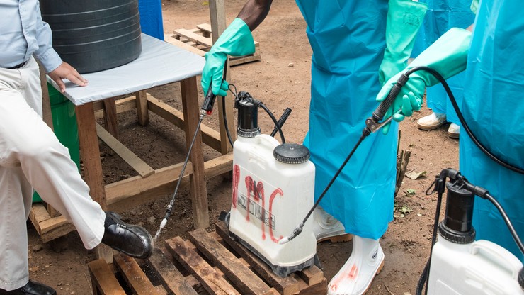 Walczą z epidemią koronawirusa, wróciła ebola. Zmarła 11-latka