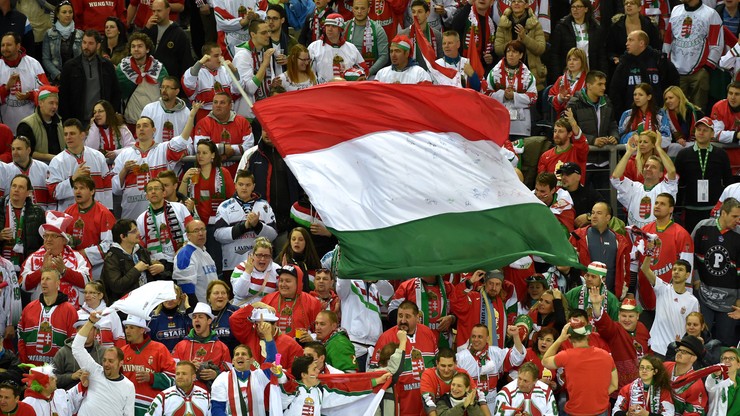 Węgry - Polska: Wielki transparent na trybunach