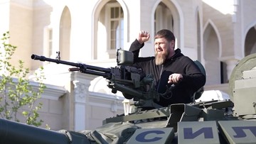 Kadyrow w "ulepszonym" czołgu T-72. Zapowiada wjazd do Kijowa