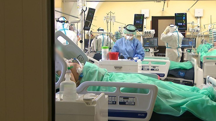 Niedzielski: coraz mniej hospitalizacji z COVID-19, ograniczamy liczbę łóżek w szpitalach